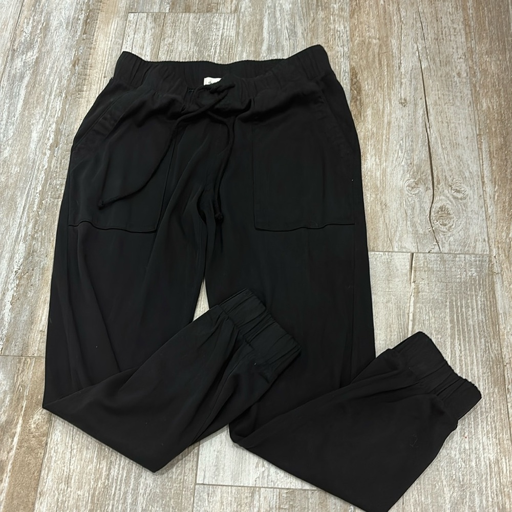Black cloth & stone cargo pants NWOT - soft/cotton